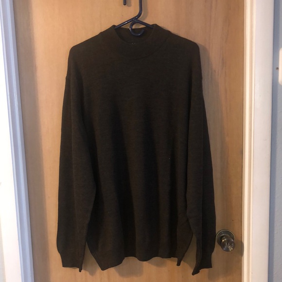 VALDA Collection sweater - Picture 1 of 3